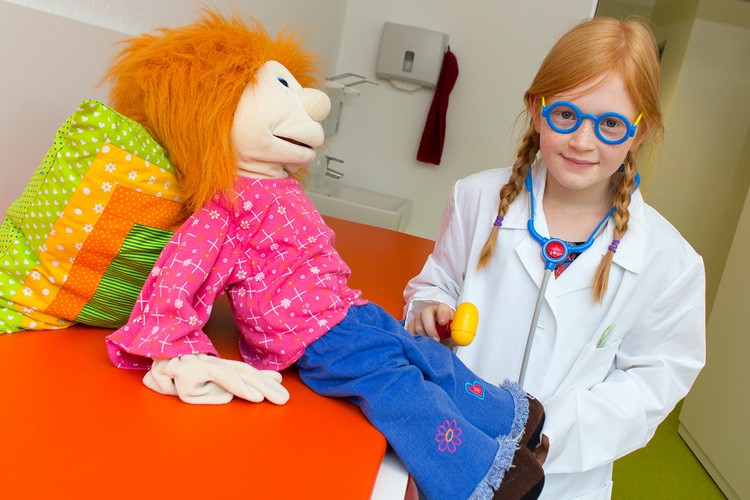 Dr. med Bettina Bürgstein + Karin Bender // Kinder- und Jugendarzt - Gemeinschaftspraxis Ludwigsburg // Reflexuntersuchung
